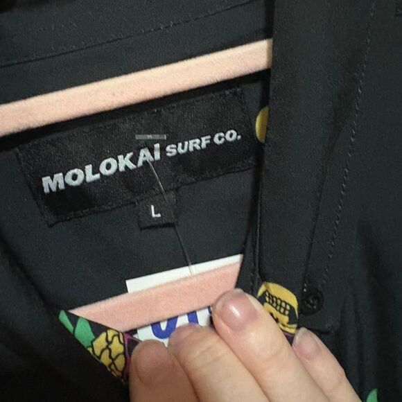 L - Skull Pineapple w/Sunglasses Black Collared Button Up - Picture 3 of 3